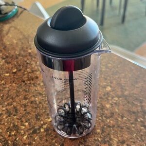 The Pampered Chef Measure Mix & Pour Salad Dressing Mixer Maker 16oz